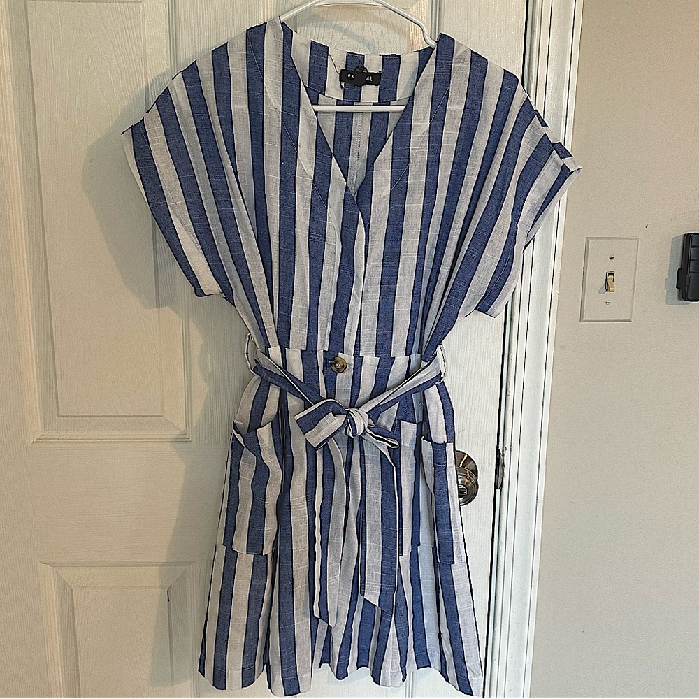 Racheal Size Medium V-Neck Blue & White Stripe Button Front Mini Dress